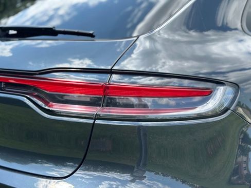 Used 2023 Porsche Macan AWD/4WD image 10