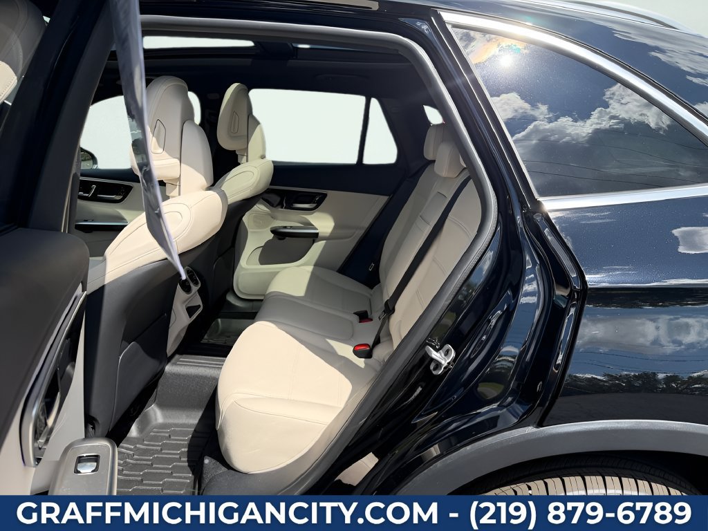 Used 2024 Mercedes-Benz GLC 300 4MATIC image 25