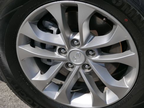 Used 2020 Hyundai Santa Fe SEL FWD image 11
