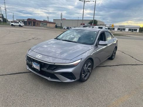 Used 2025 Hyundai Elantra Limited FWD image 1