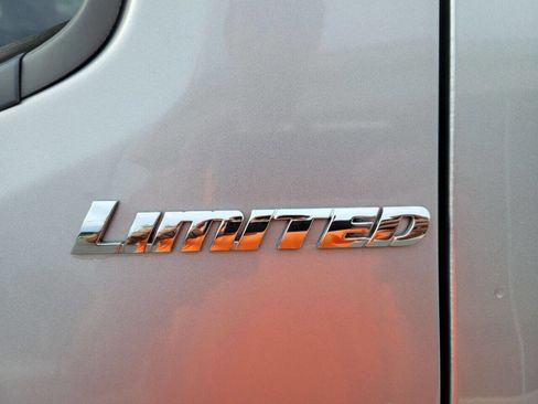 Used 2017 Toyota Tacoma Limited image 19