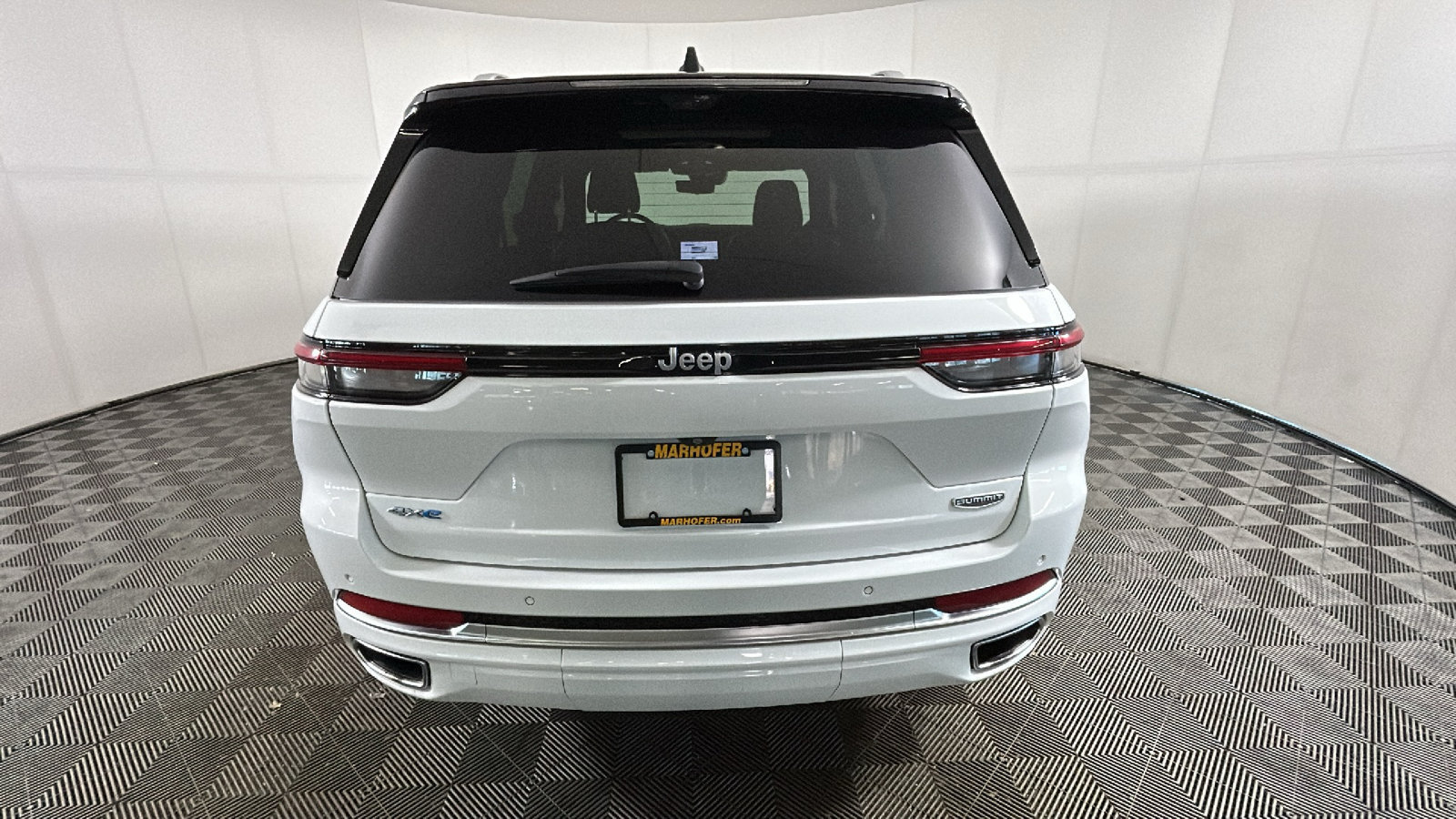 Used 2022 Jeep Grand Cherokee Summit AWD/4WD image 4