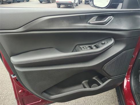 New 2025 Jeep Grand Cherokee Altitude image 11