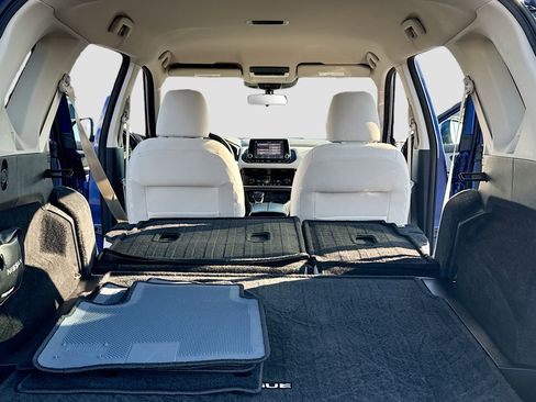 Used 2021 Nissan Rogue SV image 7