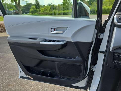 Certified 2025 Toyota Sienna XLE AWD/4WD image 31