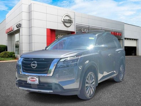 Used 2023 Nissan Pathfinder SL w/ SL Premium Package AWD/4WD image 4