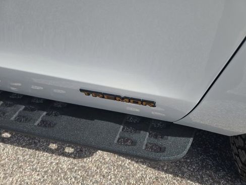 Used 2025 Ford Expedition Tremor image 8