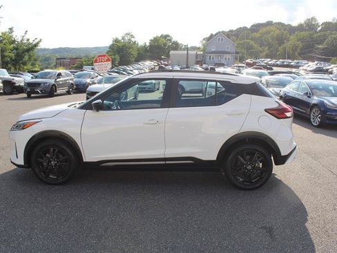 Used 2023 Nissan Kicks SR w/ Interior Electronics Package FWD image 5