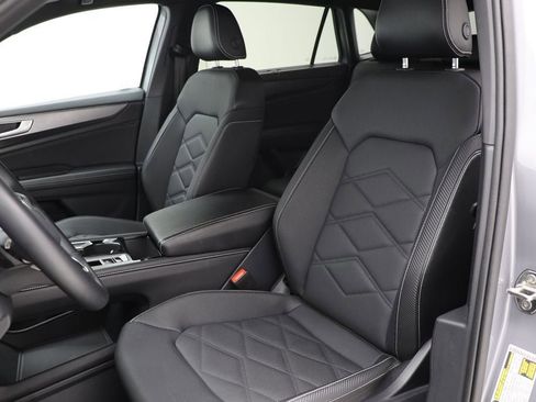 Used 2025 Volkswagen Atlas Cross Sport SE image 17