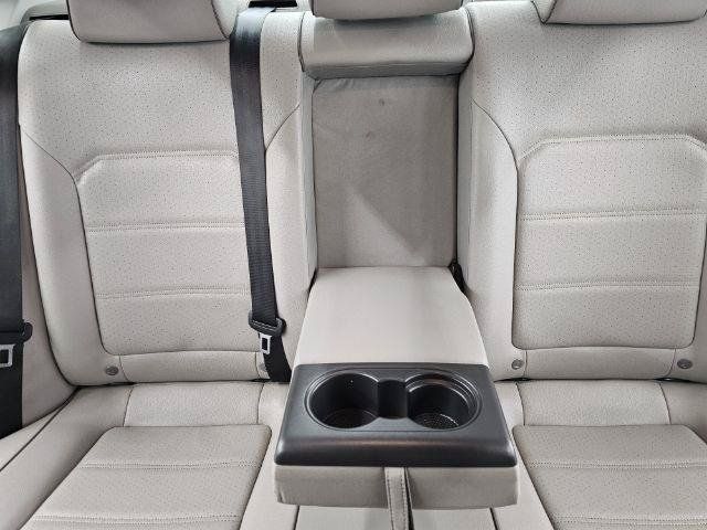 Used 2018 Volkswagen Passat 2.0T R-Line w/ R-Line Lighting Package FWD image 13