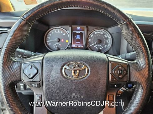 Used 2019 Toyota Tacoma TRD Off-Road image 25