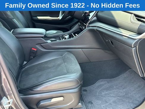 Used 2025 Jeep Grand Cherokee L Laredo AWD/4WD image 13