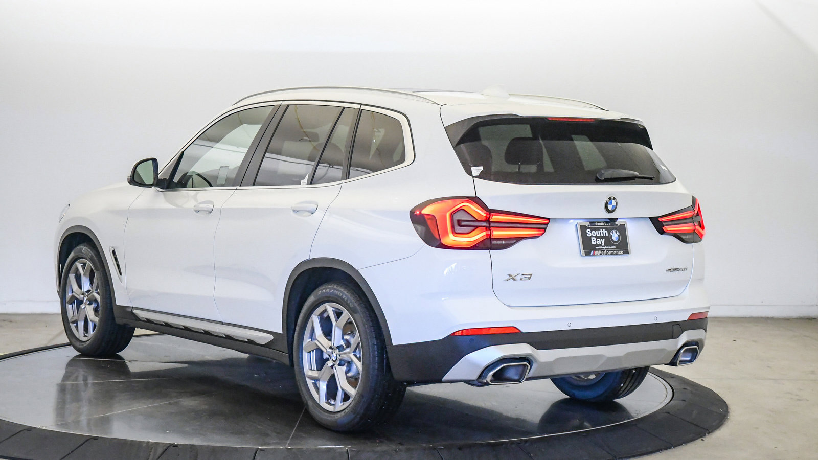 Certified 2024 BMW X3 sDrive30i w/ Convenience Package RWD image 2