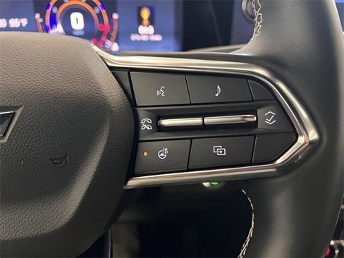 Used 2025 Chevrolet Traverse LT image 24