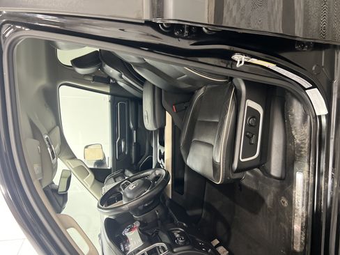 Used 2022 RAM 1500 Laramie AWD/4WD image 12