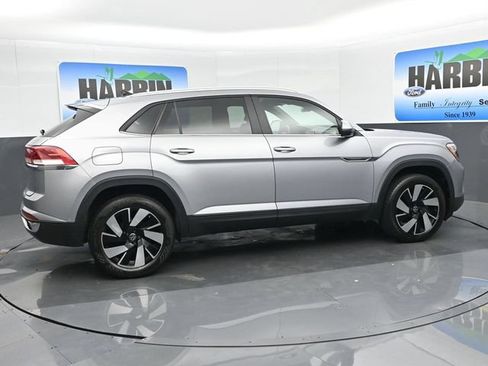 Used 2024 Volkswagen Atlas Cross Sport SE FWD image 6