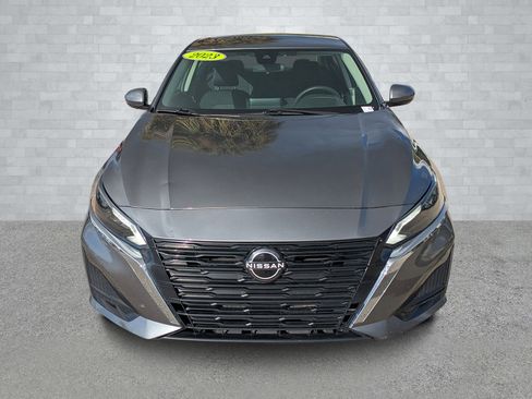 Used 2023 Nissan Altima 2.5 SV image 3