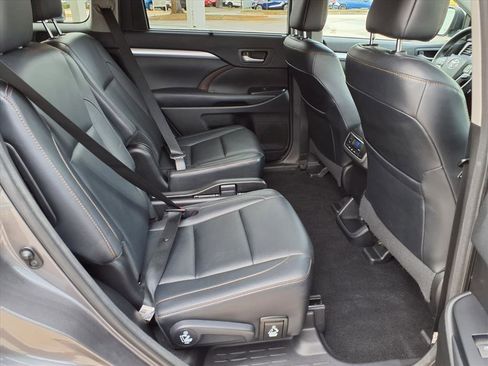 Used 2018 Toyota Highlander XLE image 13