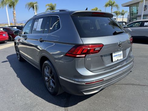 Used 2023 Volkswagen Tiguan SE w/ Panoramic Sunroof Package FWD image 15