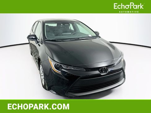 Used 2026 Toyota Corolla LE FWD image 1