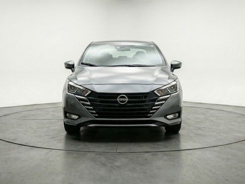 Used 2025 Nissan Versa SV image 2