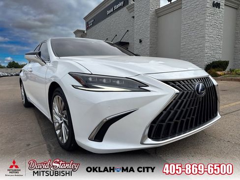 Used 2022 Lexus ES 300h Ultra Luxury w/ Accessory Package 2 FWD image 1