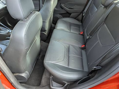 Used 2018 Ford Focus Titanium w/ Titanium Technology Package FWD image 19