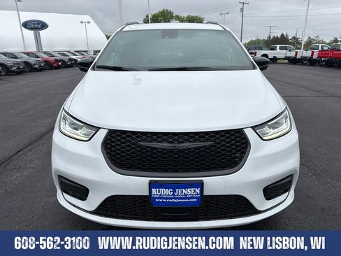 New 2026 Chrysler Pacifica Select w/ S Appearance Package AWD/4WD image 8