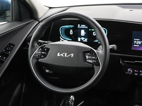 Used 2024 Kia Niro EX w/ EX Cold Weather Package FWD image 14
