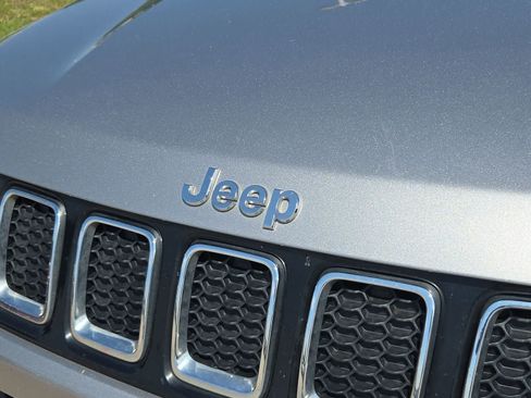 Used 2017 Jeep Compass Latitude w/ Popular Equipment Group FWD image 12