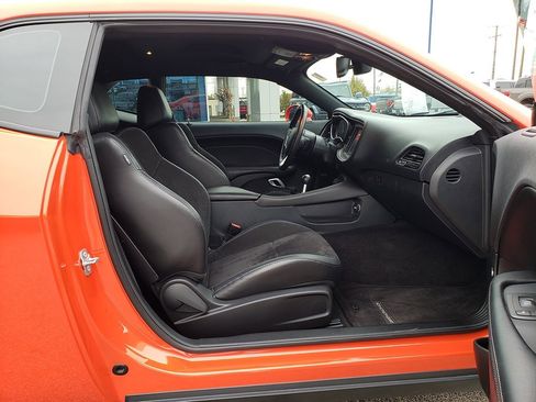 Used 2016 Dodge Challenger R/T Scat Pack w/ Leather Interior Group image 16