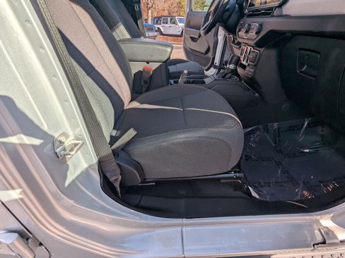 Used 2024 Jeep Wrangler Sport S image 14