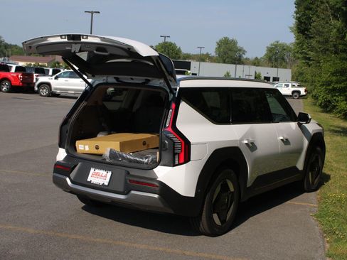 New 2026 Kia EV9 Wind AWD/4WD image 8