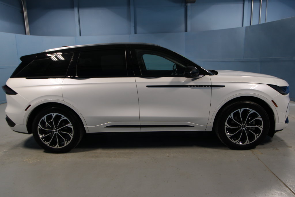 Used 2025 Lincoln Nautilus Reserve AWD/4WD image 41