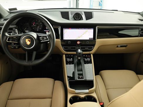 Certified 2026 Porsche Macan AWD/4WD image 29