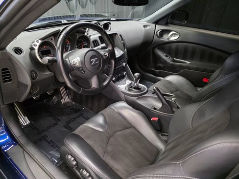 Used 2020 Nissan 370Z NISMO RWD image 21