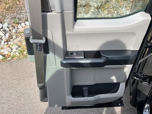 Used 2017 Ford F150 XL w/ Equipment Group 101A Mid image 8