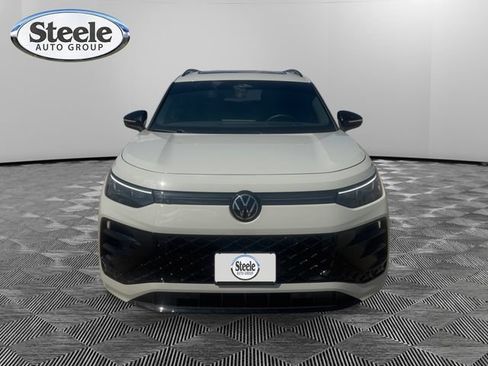 Used 2025 Volkswagen Tiguan SE R-Line FWD image 8