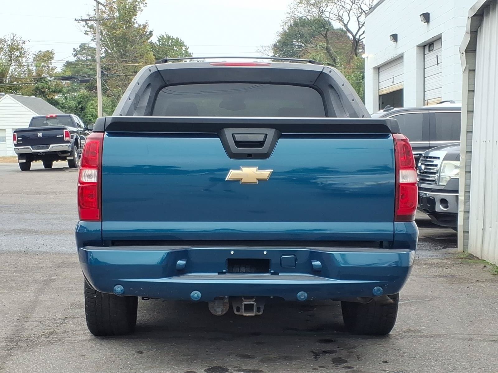 Used 2007 Chevrolet Avalanche LTZ w/ LTZ Preferred Equipment Group AWD/4WD image 4