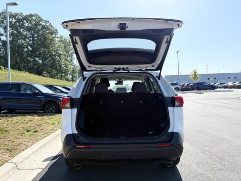 Used 2022 Toyota RAV4 XLE FWD image 11