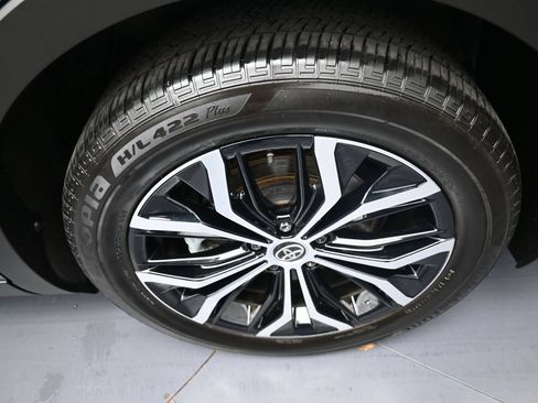 Certified 2023 Toyota Crown AWD/4WD image 15