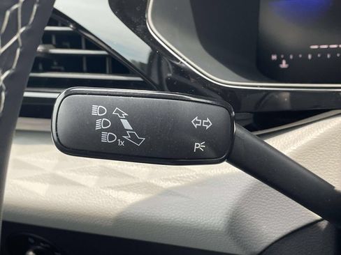 Certified 2023 Volkswagen Taos S FWD image 25