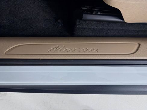 Certified 2026 Porsche Macan AWD/4WD image 10