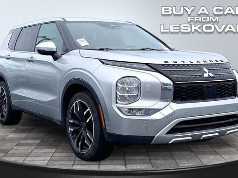 Used 2022 Mitsubishi Outlander SE image 1