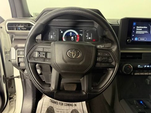Used 2025 Toyota Tacoma SR5 AWD/4WD image 17
