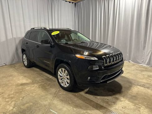 Used 2017 Jeep Cherokee Overland w/ Technology Group AWD/4WD image 9