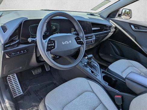 Used 2023 Kia Niro SX Touring FWD image 12