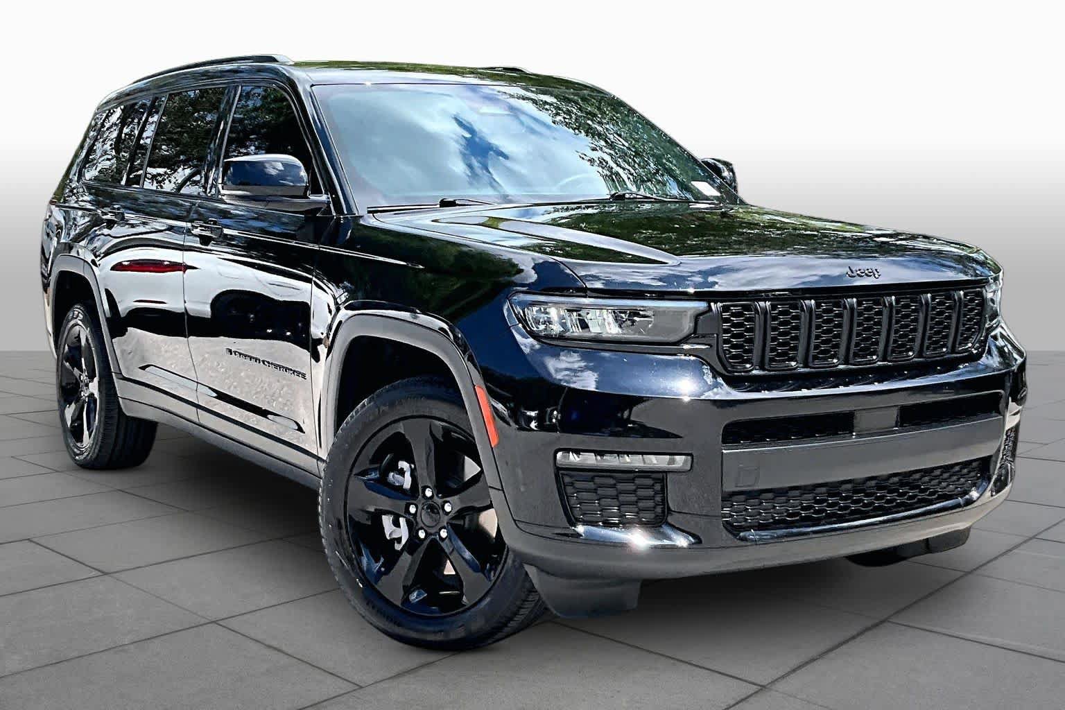Used 2024 Jeep Grand Cherokee L Limited w/ Black Appearance Package AWD/4WD image 3