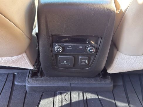 Used 2019 Buick Enclave Essence AWD/4WD image 29