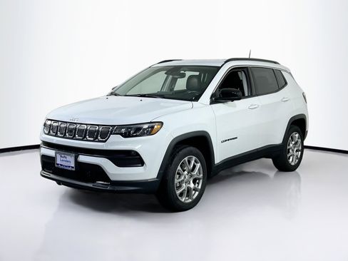 Used 2022 Jeep Compass Latitude AWD/4WD image 1
